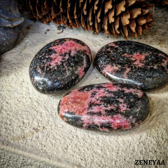 Galet Rhodonite